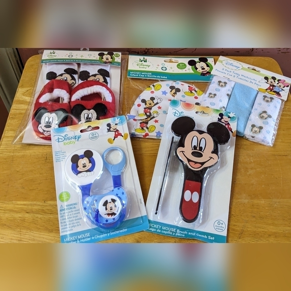 New Disney Mickey mouse set slippers socks hat brush pacifier & holder T7MIS